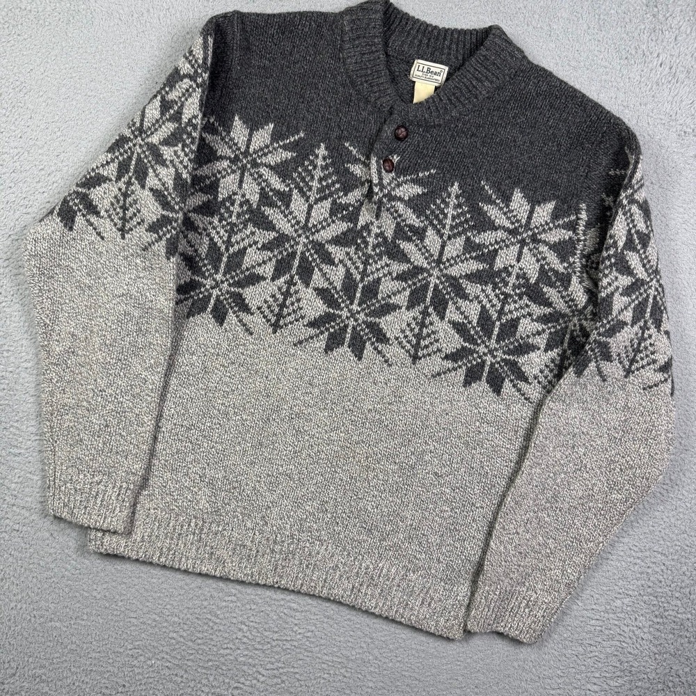 L.L. Bean‎ 100% lamb's wool snowflake patter sweater